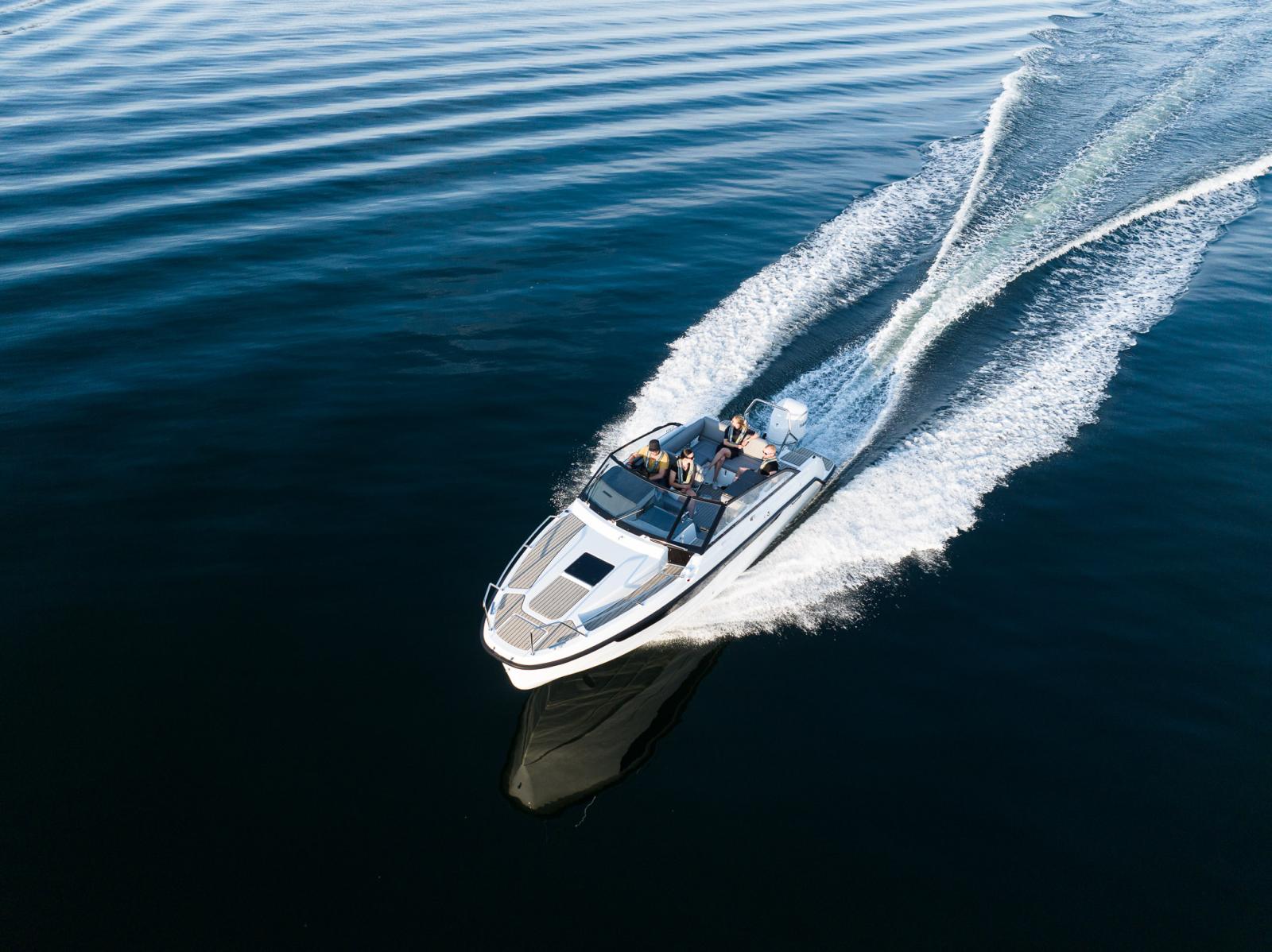 Yamarin 80 DC bow deck