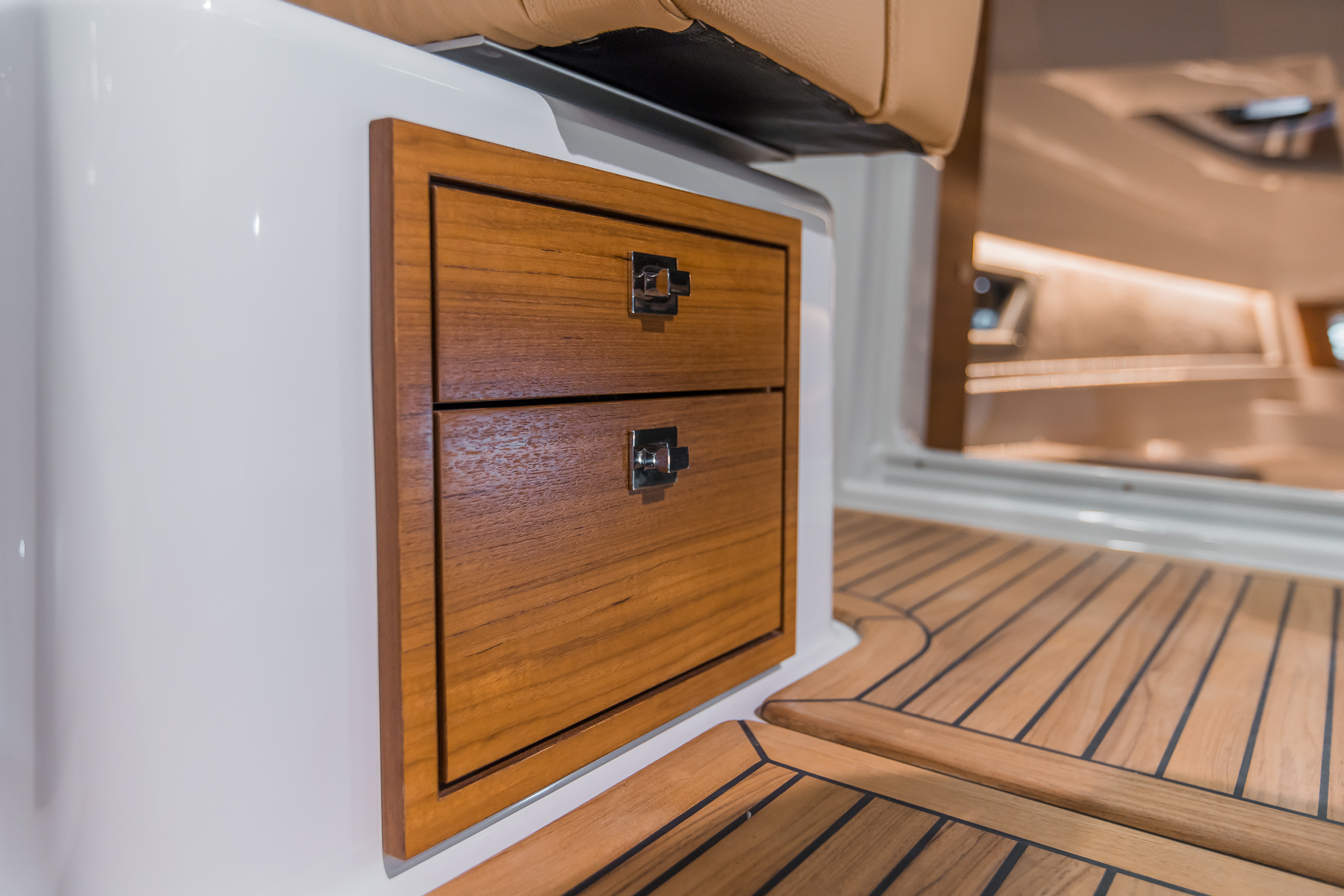 Yamarin 88 DC cabin